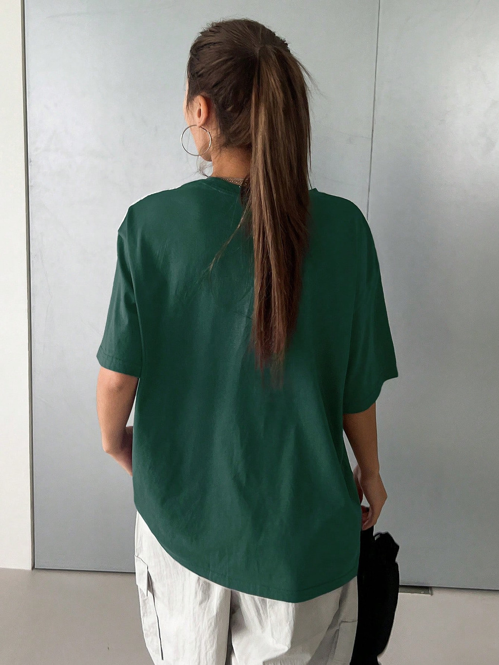 Essential Oversized Cotton Tee – Luxe Comfort with Minimalist Graphic Detail